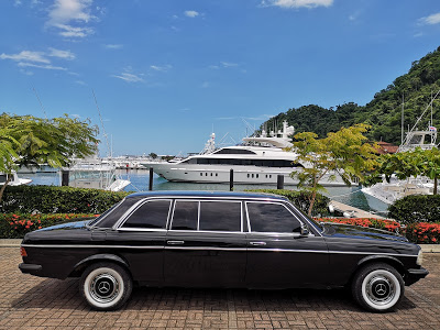 BIG-YACHT-AND-MERCEDES-LIMOUSINE.-LOS-SUENOS-MARINA-CENTRAL-AMERICAab5db0363faee894.jpg