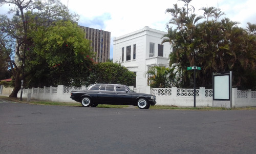 COSTA RICA La esquina roja de Matute Gómez LIMOUSINE LWB LANG