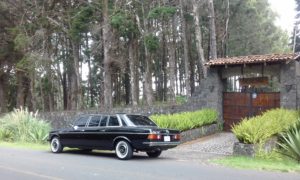 MOUNTAIN-MANSION-ENTRANCE.-COSTA-RICA-MERCEDES-300D-RIDES98a0de04d60d7097.jpg