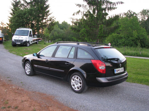 Renault_Laguna_2005-4