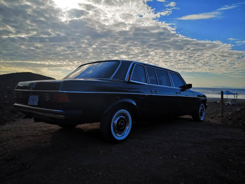 BLUE-SUNSET-LIMOUSINE-CENTRAL-AMERICAda0e5c93e0b2176d.jpg